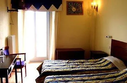 Lecadin Hotel Karpenísion