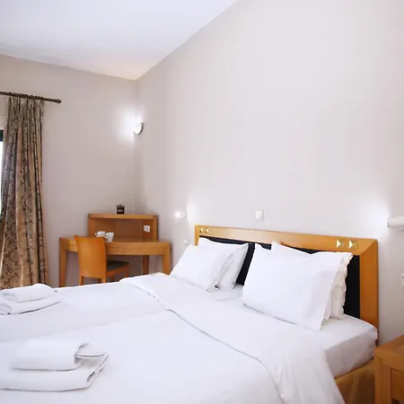 Hotel Lecadin Karpenísion