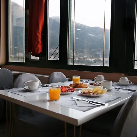Lecadin Hotel Karpenísion